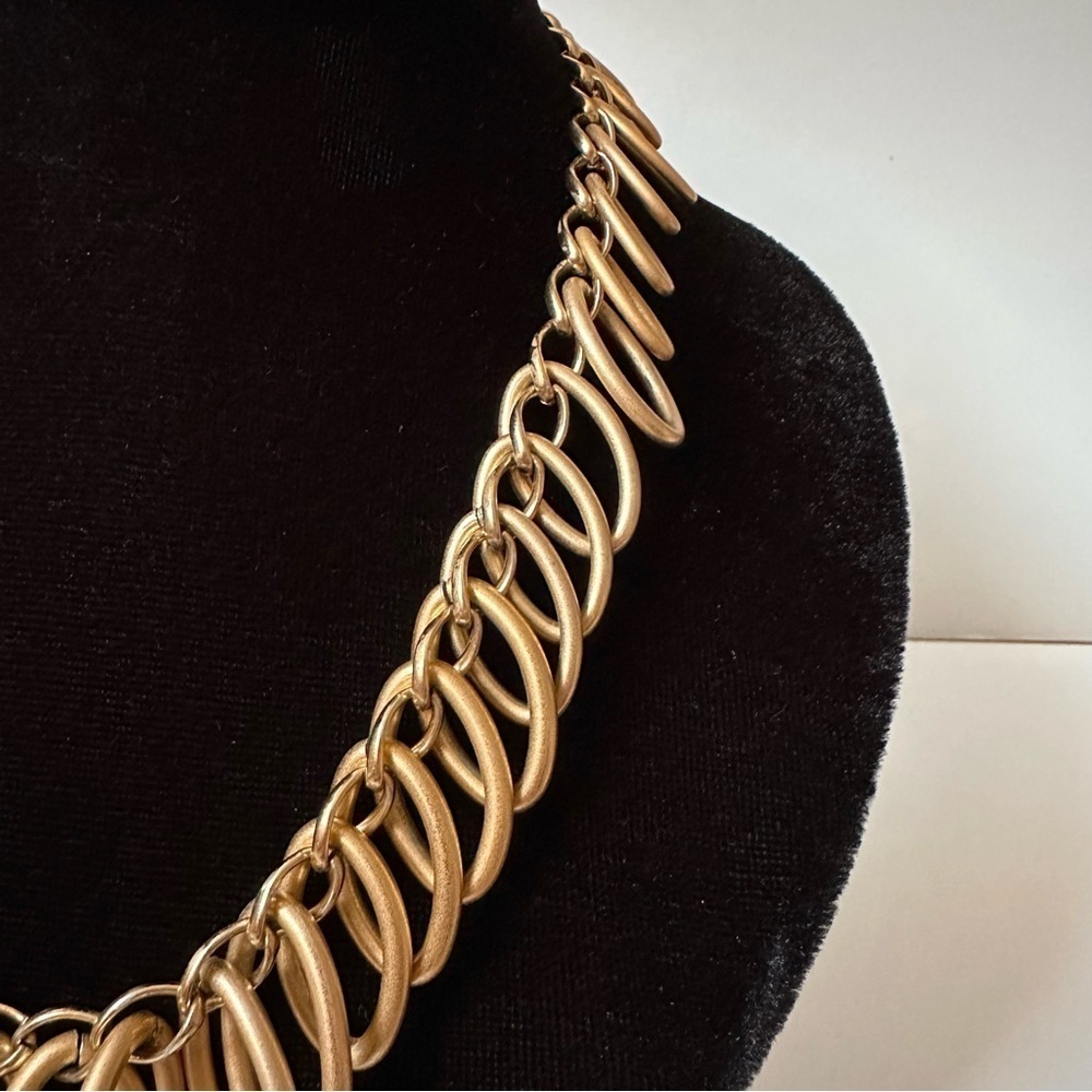 Brushed Gold Graduated Chain Necklace - 18 Inches - Picture 3 of 6